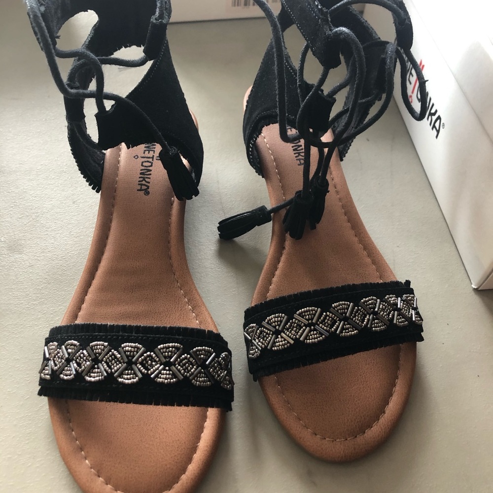 Minnetonka sandals black silver 8M NWT